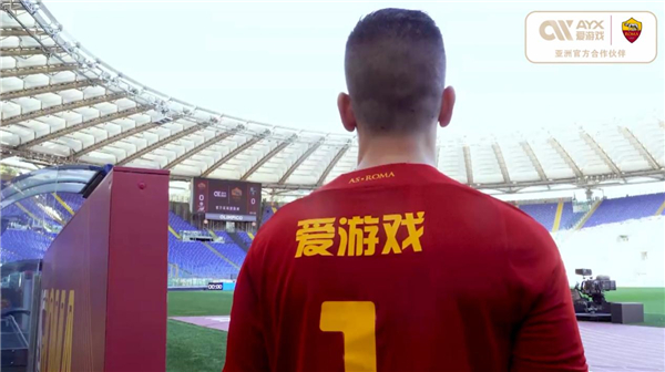 他在篮板上